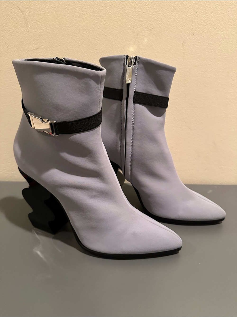 iRI NYC Women’s Light Gray neoprene Ankle Boots with Sculpted Heel size U.S. 10